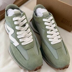 **NIB** Steve Madden Campo Sneaker - Women's size 8.5